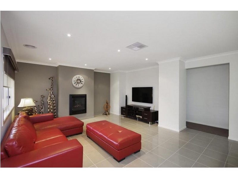 13 Mallard Court, Lara VIC 3212