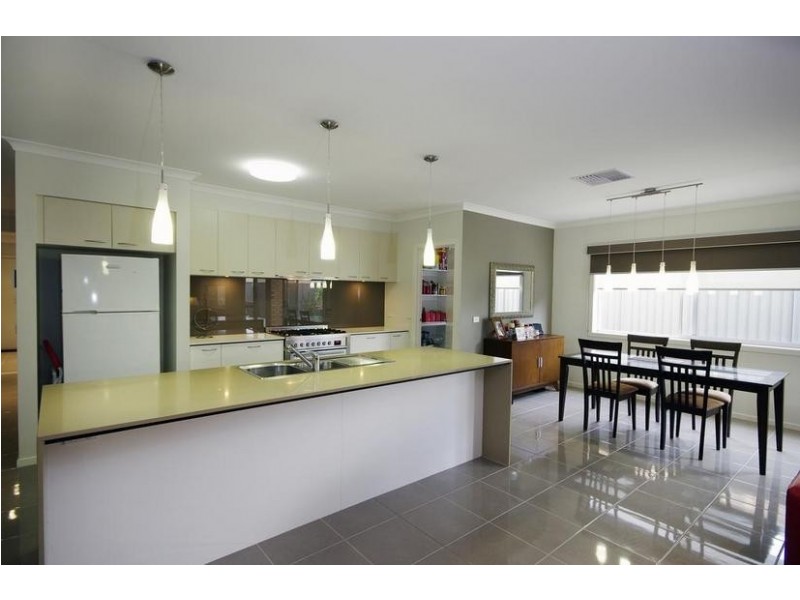 13 Mallard Court, Lara VIC 3212