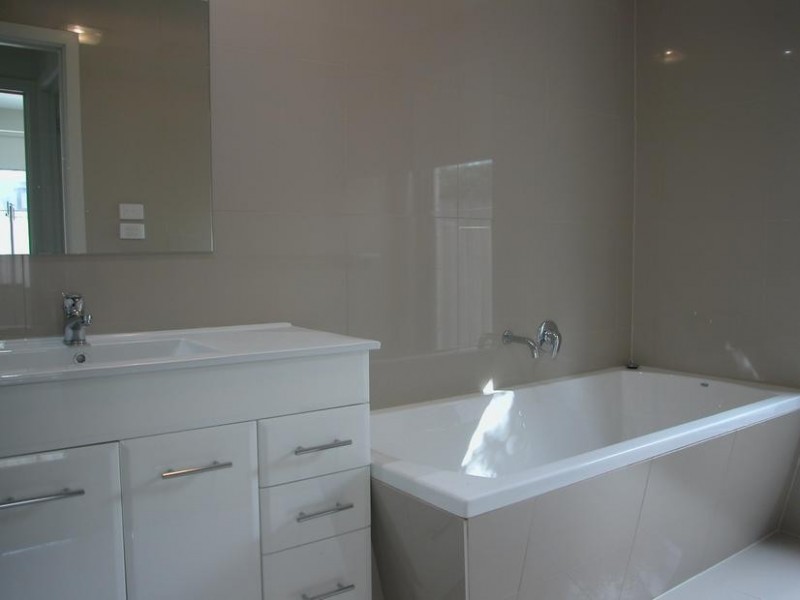 1/1 Swan Street, Lara VIC 3212