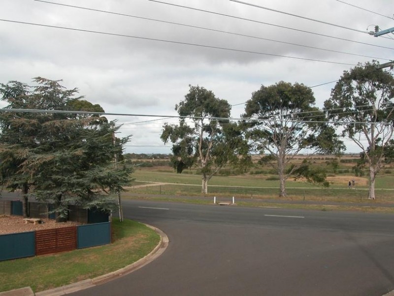 1/1 Swan Street, Lara VIC 3212