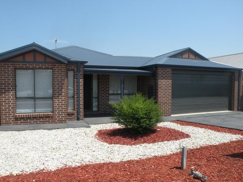 13 Canopus Crescent, Lara VIC 3212