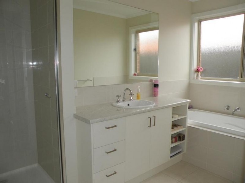 20 Wood Duck Crt, Lara VIC 3212