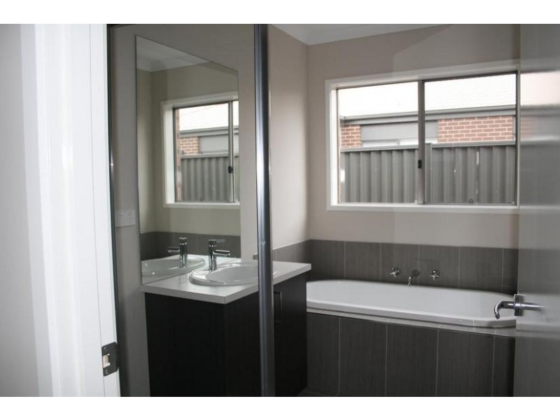 36 Kingfisher Court, Lara VIC 3212