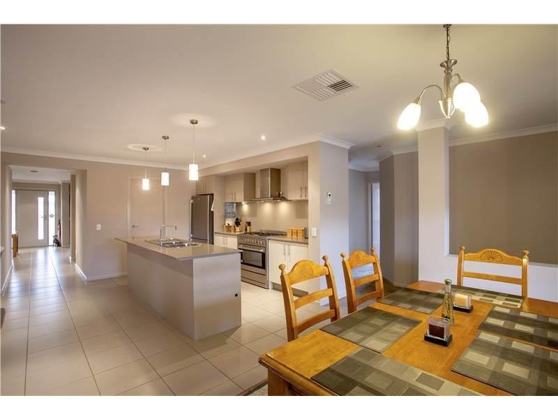 16 Bluebill Court, Lara VIC 3212