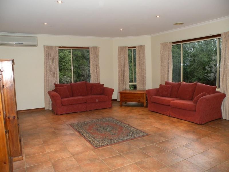 10 Cypress Court, Lara VIC 3212