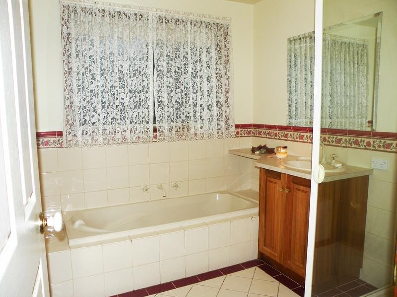 10 Cypress Court, Lara VIC 3212