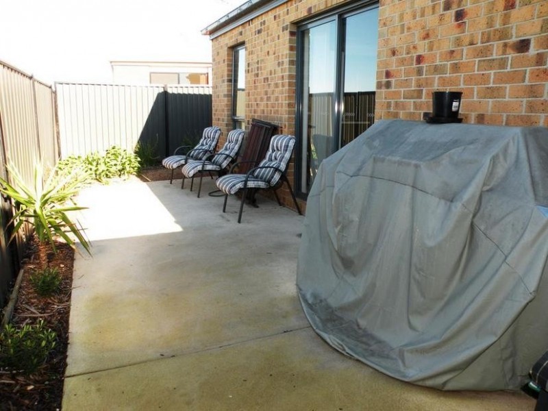 3/12 Raymond George Place, Lara VIC 3212