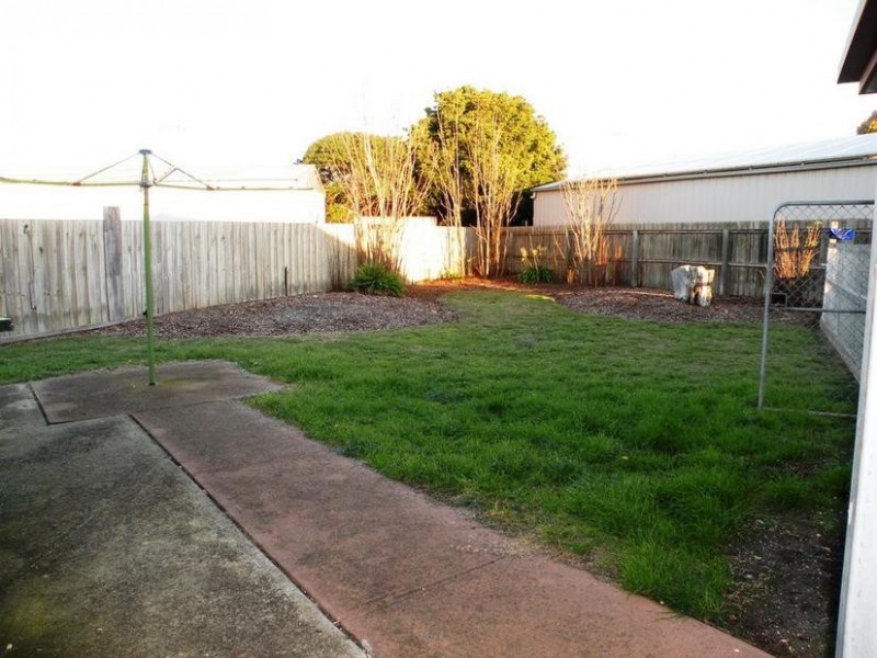 6 Bernard Crt, Lara VIC 3212