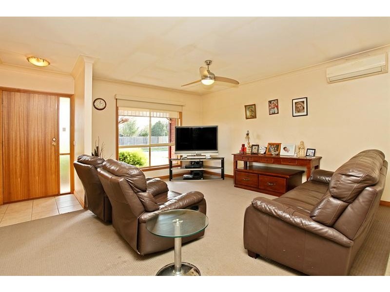 27 Blackbird Circuit, Lara VIC 3212