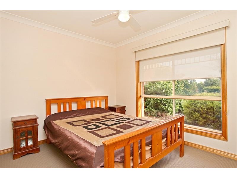 27 Blackbird Circuit, Lara VIC 3212