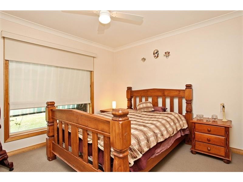 27 Blackbird Circuit, Lara VIC 3212