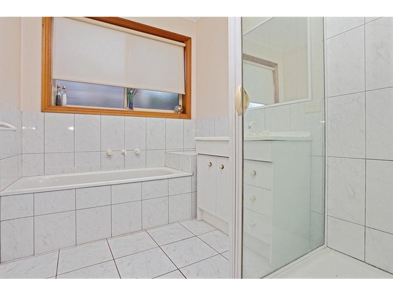 27 Blackbird Circuit, Lara VIC 3212