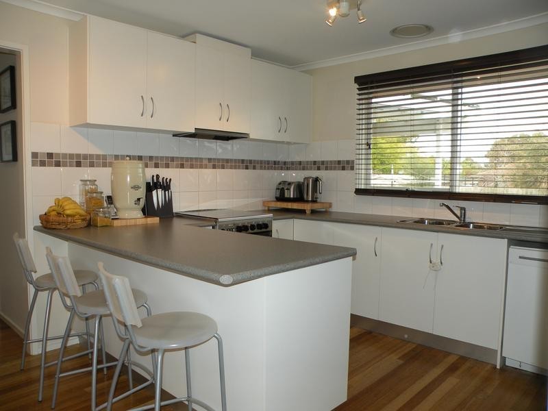16 Sheeran Crescent, Lara VIC 3212