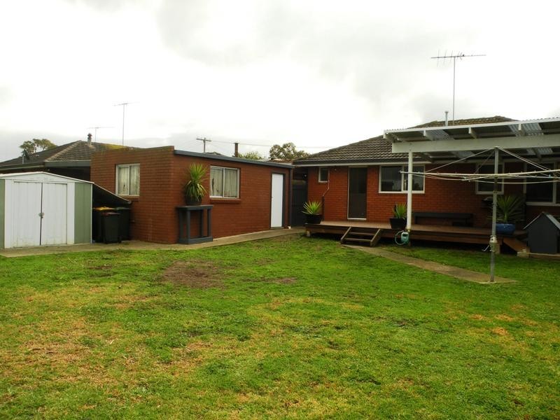 16 Sheeran Crescent, Lara VIC 3212