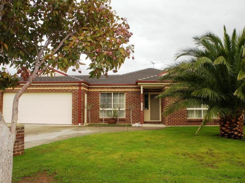 10 Bracknell Crt, Lara VIC 3212