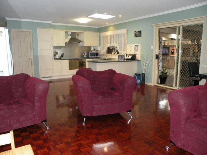 10 Bracknell Crt, Lara VIC 3212