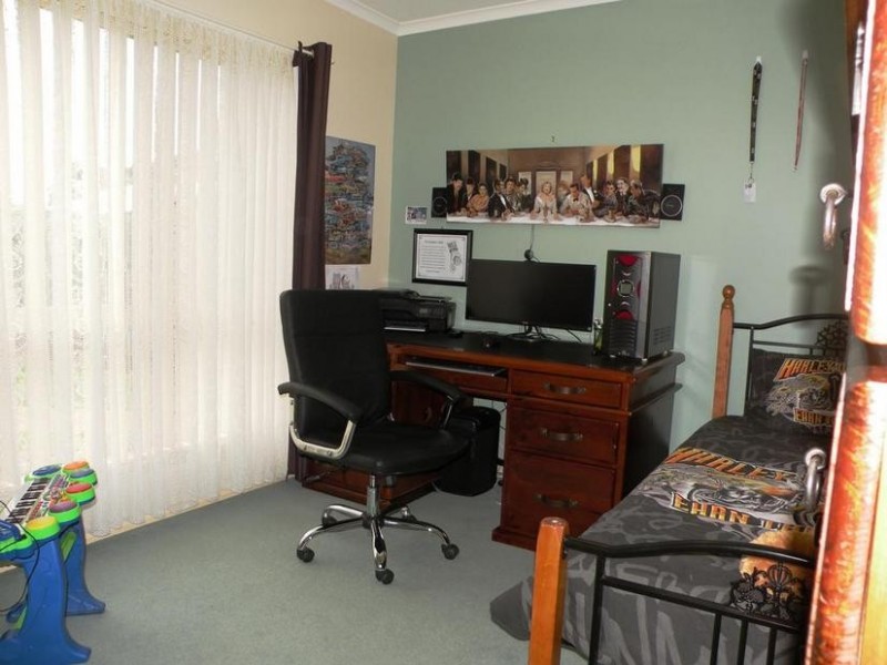 10 Bracknell Crt, Lara VIC 3212