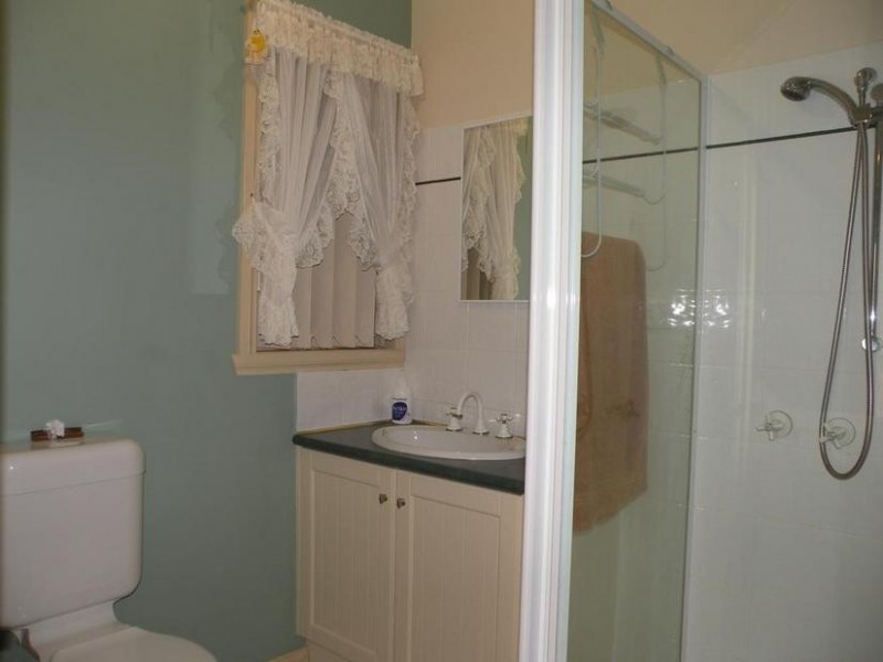 10 Bracknell Crt, Lara VIC 3212