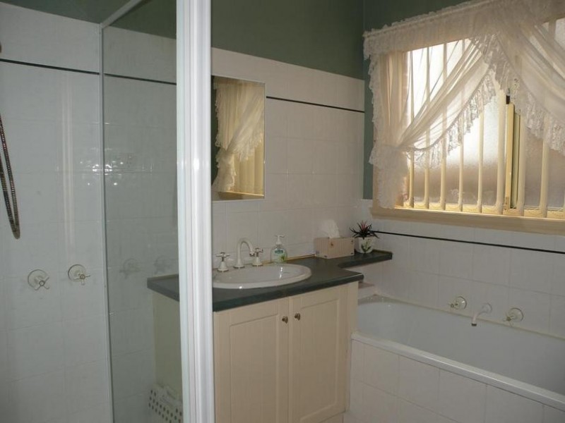 10 Bracknell Crt, Lara VIC 3212