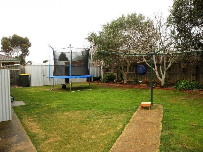 10 Bracknell Crt, Lara VIC 3212