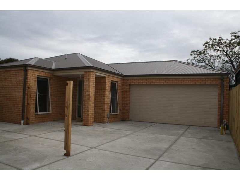 2/103 McClelland Avenue, Lara VIC 3212