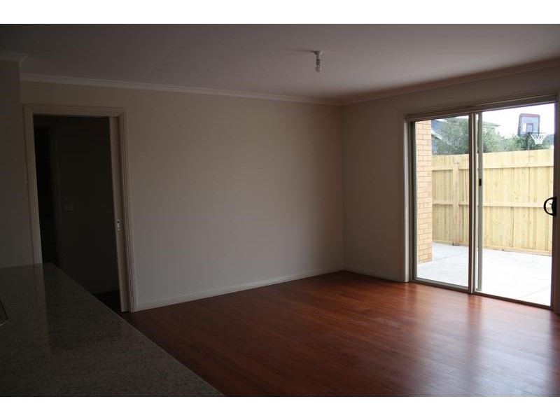 2/103 McClelland Avenue, Lara VIC 3212