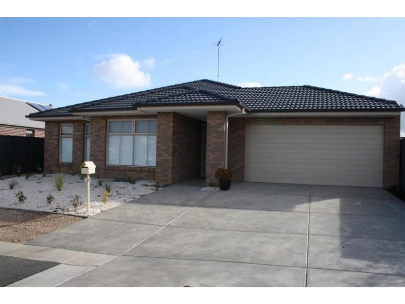 6 Musk Duck Crt, Lara VIC 3212