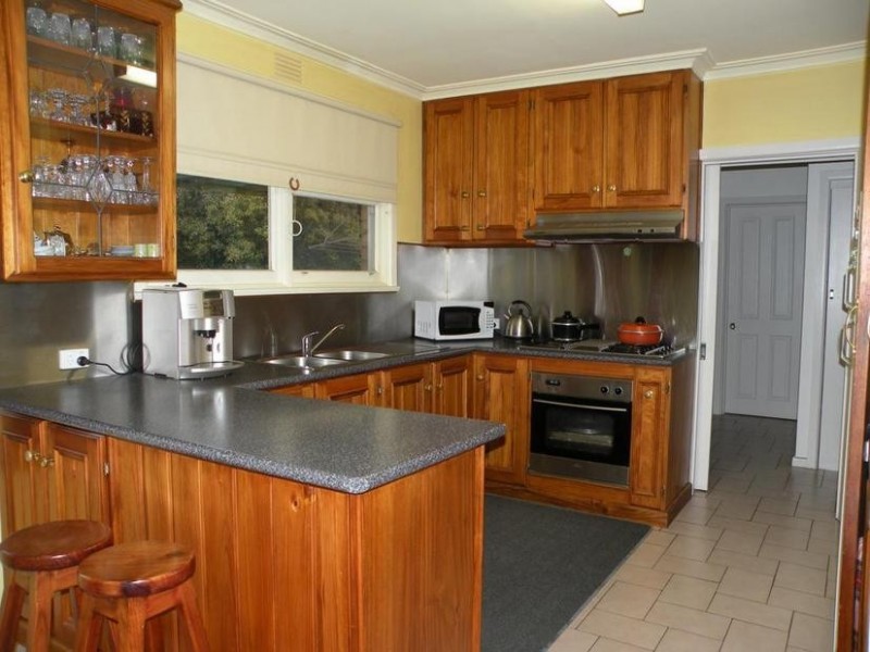 18 Scenic Rd, Highton VIC 3216