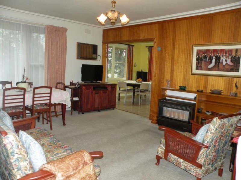 18 Scenic Rd, Highton VIC 3216