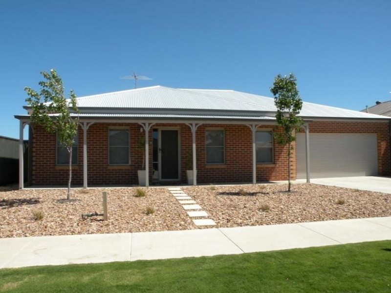 15 Bluebill Crt, Lara VIC 3212
