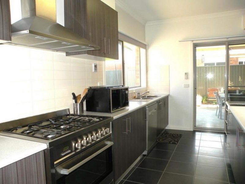 15 Bluebill Crt, Lara VIC 3212