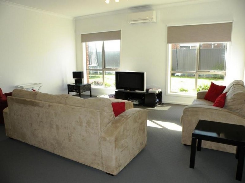 15 Bluebill Crt, Lara VIC 3212