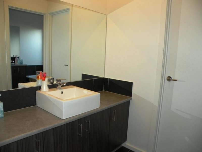 15 Bluebill Crt, Lara VIC 3212