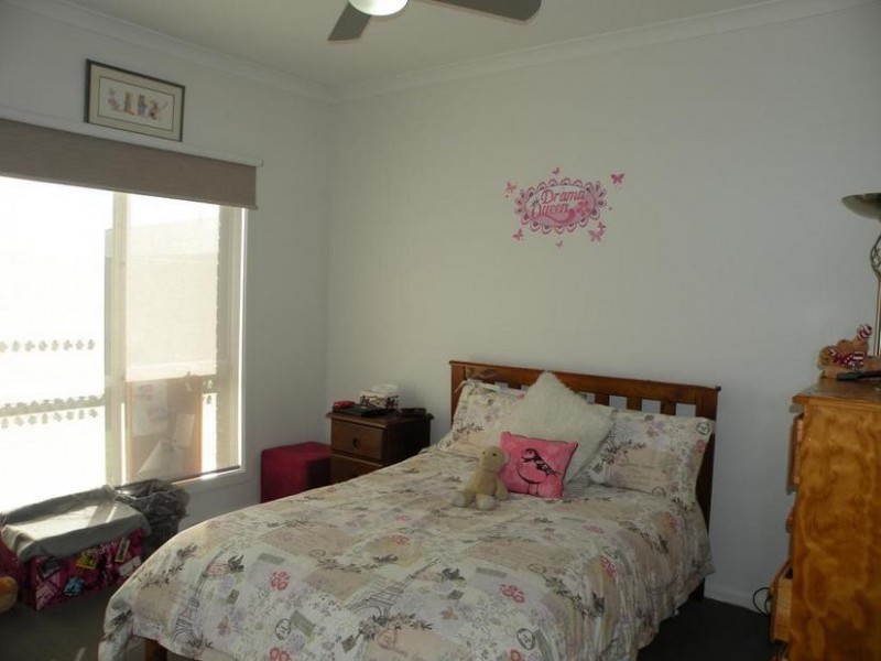 15 Bluebill Crt, Lara VIC 3212