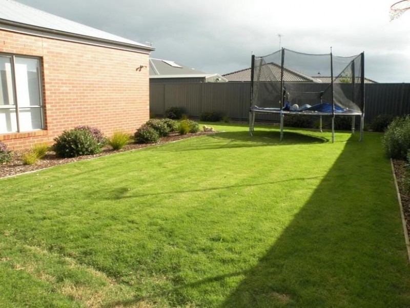 15 Bluebill Crt, Lara VIC 3212