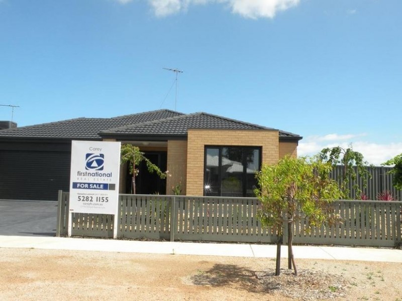 51 Grand Lakes Way, Lara VIC 3212