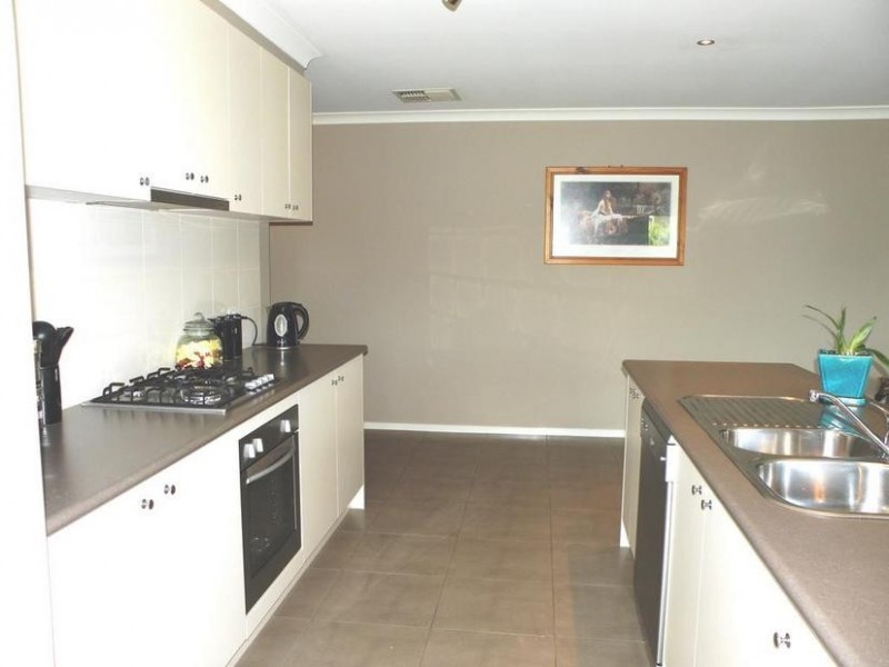 51 Grand Lakes Way, Lara VIC 3212