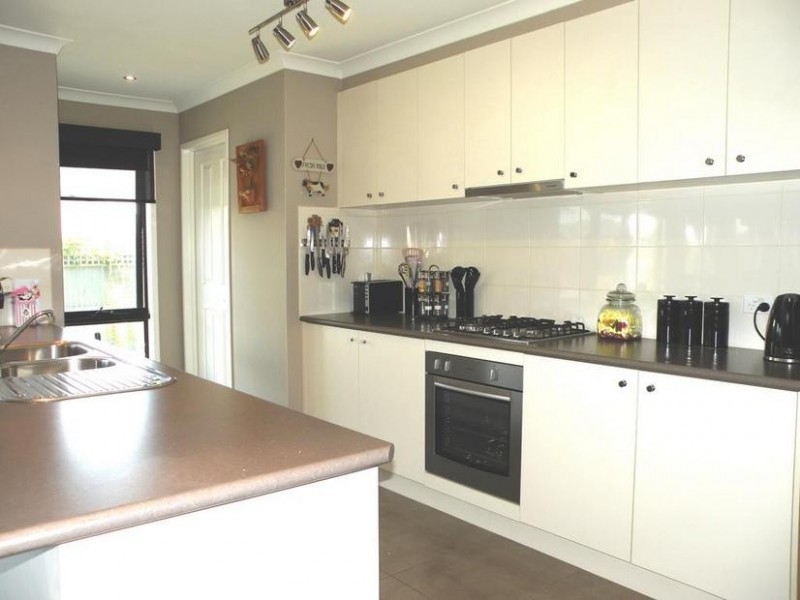 51 Grand Lakes Way, Lara VIC 3212