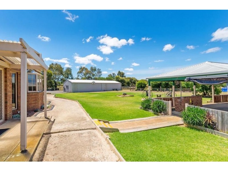 130 Forest Rd North, Lara VIC 3212