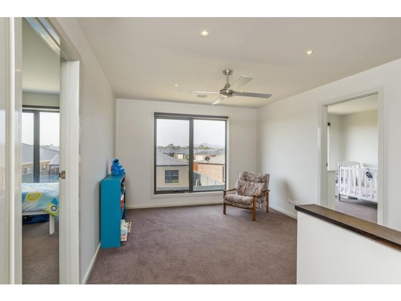 7 Black Duck Crt, Lara VIC 3212