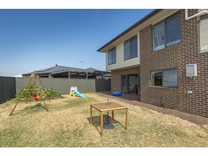 7 Black Duck Crt, Lara VIC 3212