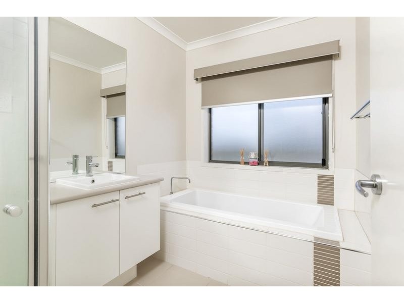1-3 Cape Barron Drive, Lara VIC 3212