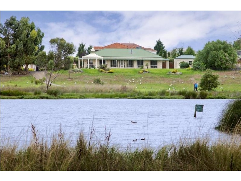 11 Marina Crt, Lara VIC 3212