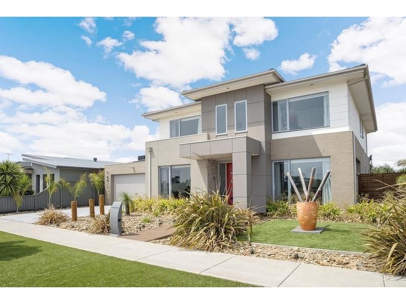 114 East Lakes Boulevard, Lara VIC 3212