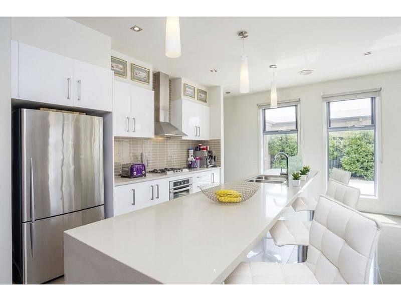 114 East Lakes Boulevard, Lara VIC 3212