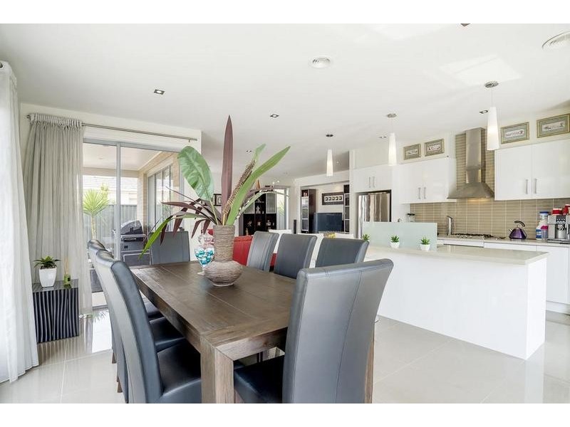 114 East Lakes Boulevard, Lara VIC 3212