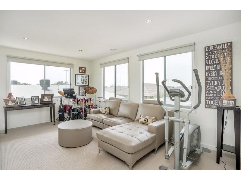 114 East Lakes Boulevard, Lara VIC 3212