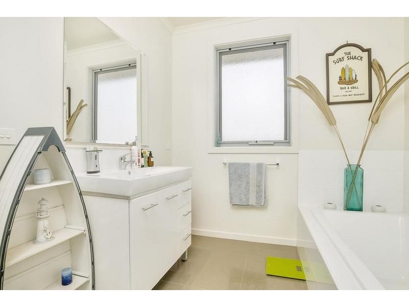 114 East Lakes Boulevard, Lara VIC 3212