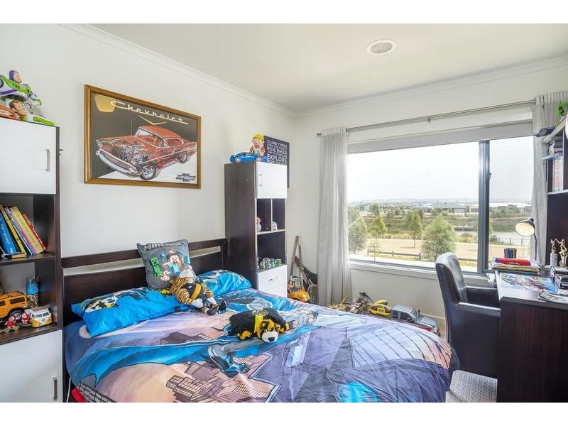 114 East Lakes Boulevard, Lara VIC 3212