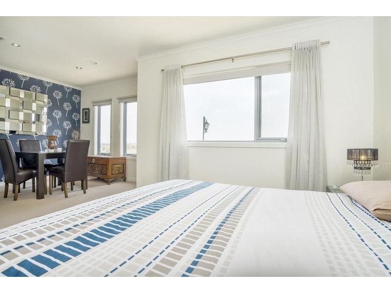 114 East Lakes Boulevard, Lara VIC 3212